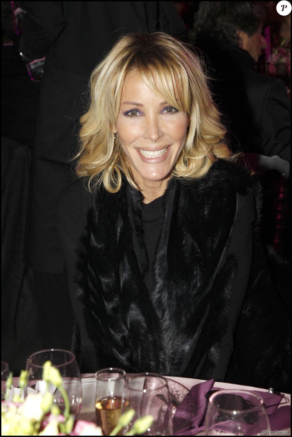 Ophélie Winter- Diner de soutien pour la fondation Aides, suivi d'une vente aux enchères à l'école des Beaux Arts de Paris.