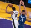 LaMarcus Aldridge (en maillot blanc) lors du match Los Angeles Lakers - San Antonio Spurs au Staples Center. Los Angeles, le 7 janvier 2021.