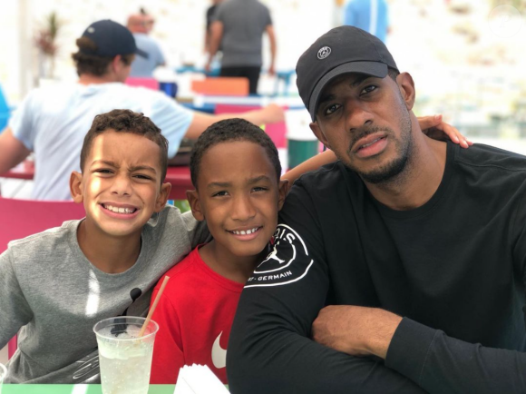 LaMarcus Aldridge et ses deux fils en juin 2019.