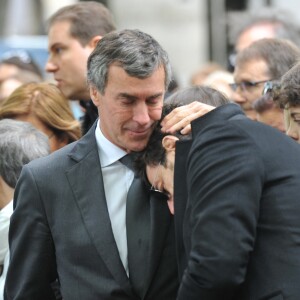 Patrick Bruel et Jerome Cahuzac - Obsèques de Guy Carcassonne au cimetière de Montmartre à Paris. Le 3 juin 2013