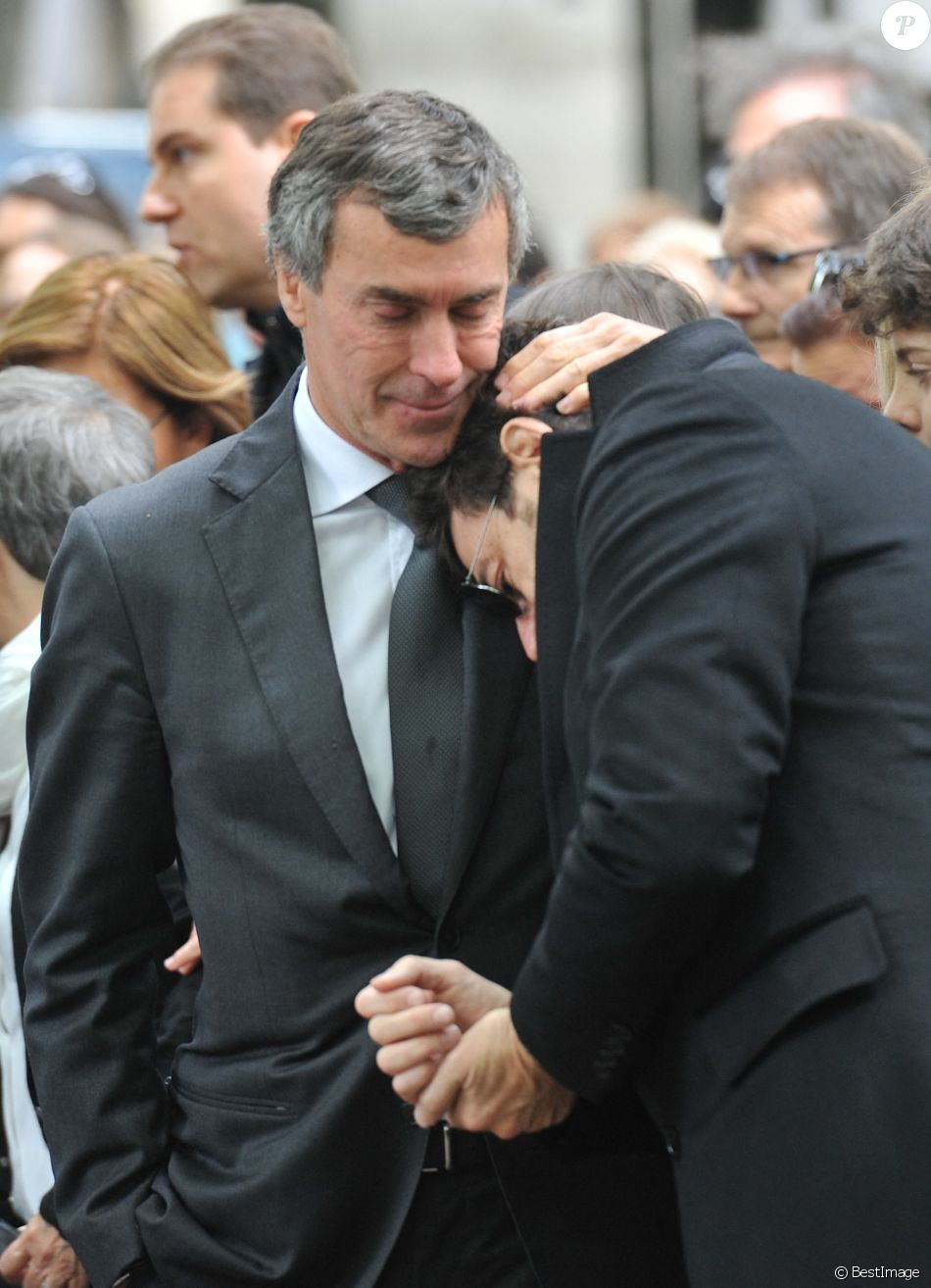Patrick Bruel et Jerome Cahuzac - Obsèques de Guy Carcassonne au cimetière de Montmartre à Paris. Le 3 juin 2013