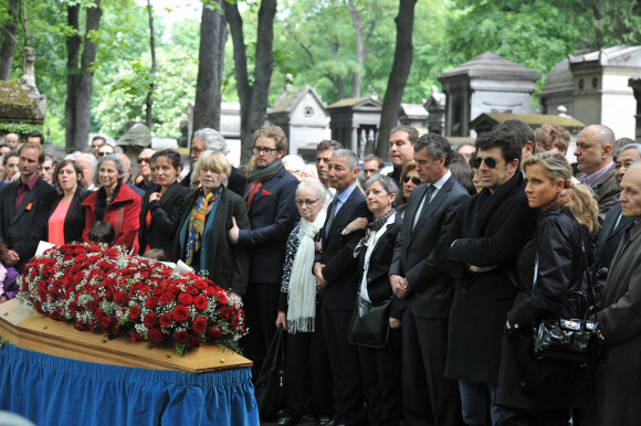 Patrick Bruel, Jerôme Cahuzac, Claire Bretecher - Obsèques de Guy Carcassonne au cimetière de Montmartre à Paris. Le 3 juin 2013