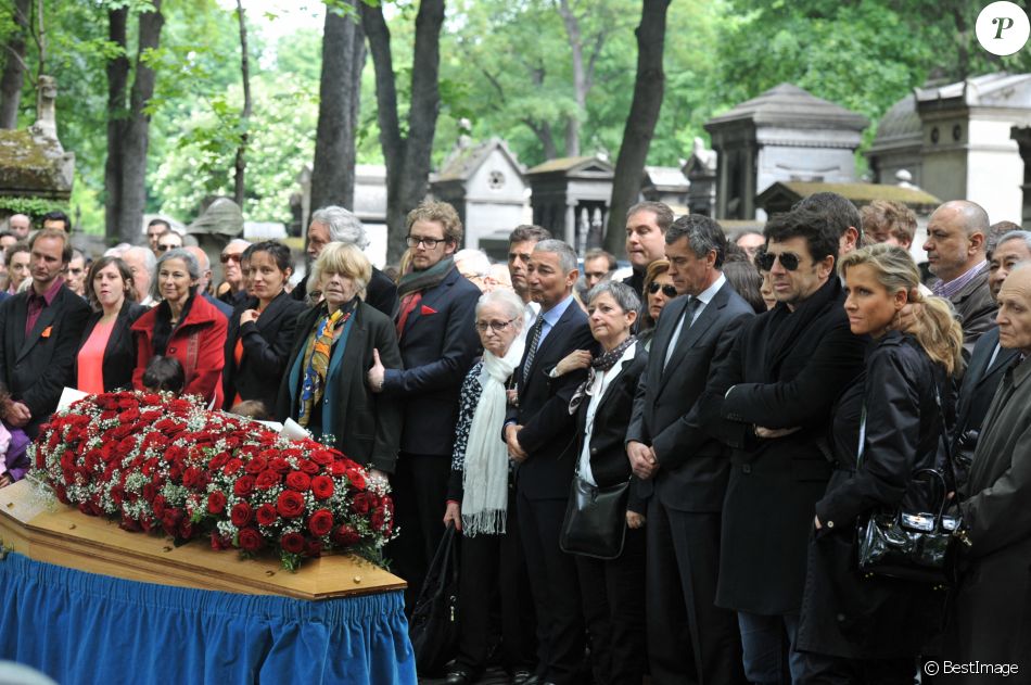 Patrick Bruel, Jerôme Cahuzac, Claire Bretecher - Obsèques de Guy Carcassonne au cimetière de Montmartre à Paris. Le 3 juin 2013