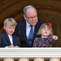 Jacques et Gabriella espiègles avec leur papa Albert de Monaco pour la Fête-Dieu