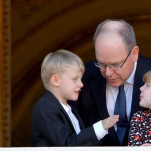 Le prince Albert II de Monaco et ses enfants, le prince héréditaire Jacques et la princesse Gabriella ont assisté, depuis le balcon du Palais, à la célébration de la Fête Dieu, le 3 juin 2021. C'est Dominique-Marie David, l'archevêque de Monaco, qui a mené la procession des Pénitents de l'Archiconfrérie de la Miséricorde sous les fenêtres du Palais Princier. a dite Fête-Dieu, formellement appelée par l'Église Solennité du Saint-Sacrement du Corps et du Sang du Christ, célèbre la présence réelle de Jésus-Christ dans le sacrement de l'Eucharistie, c'est-à-dire sous les espèces du pain et du vin consacrés au cours du sacrifice eucharistique. La fête du Saint-Sacrement est un jour férié en Principauté. © Bruno Bebert / Bestimage