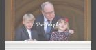 Jacques et Gabriella espiègles avec leur papa Albert de Monaco pour la Fête-Dieu