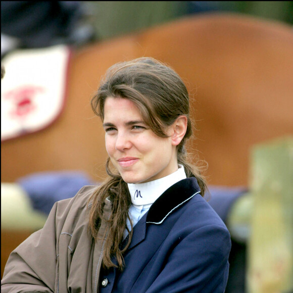 Charlotte Casiraghi au Jumping de Fontainebleau en 2004.