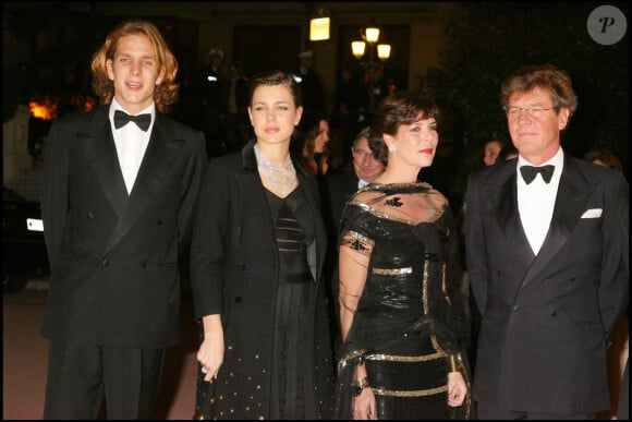 Andrea Casiraghi, Charlotte Casiraghi, la princesse Caroline de Monaco et le prince Ernst August de Hanovre aux NIJINSKY Awards à Monaco, en 2006.