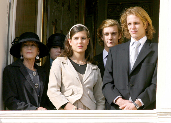 Charlotte Casiraghi alors âgée de 20 ans, avec ses frères Pierre et Andrea Casiraghi lors de la fête nationale de Monaco.