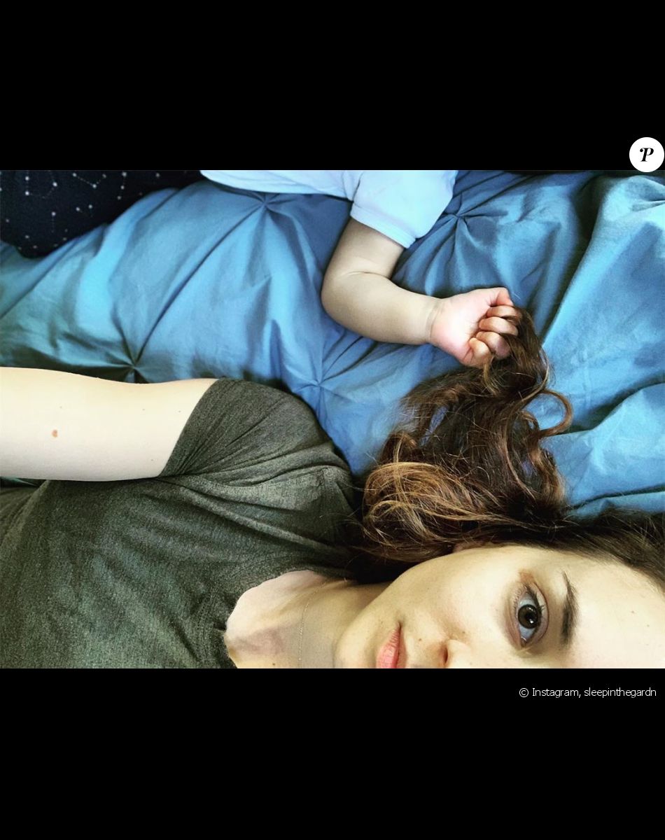 Troian Bellisario et sa fille sur Instagram.