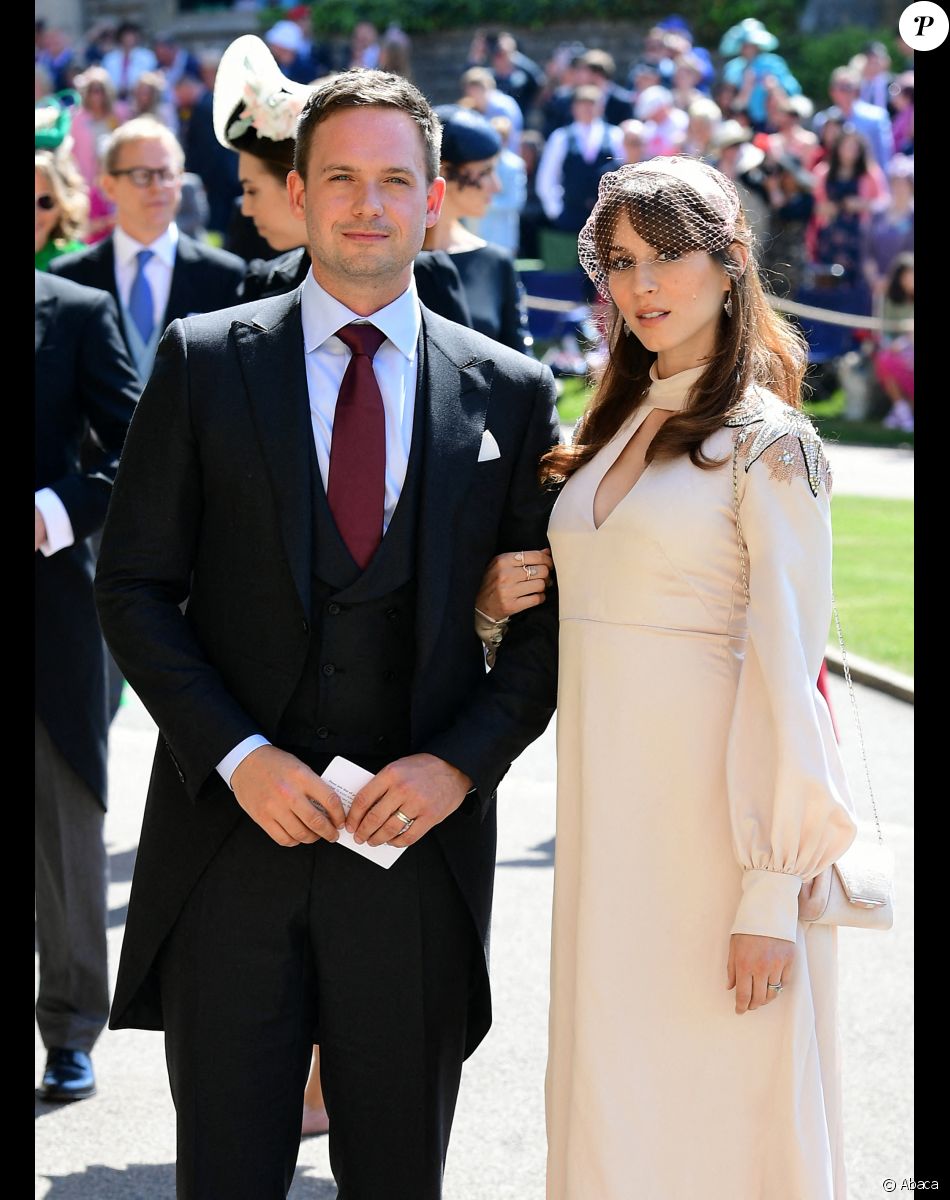 Patrick J. Adams et Troian Bellisario lors du mariage de Meghan Markle et du prince Harry au Château de Windsor.
