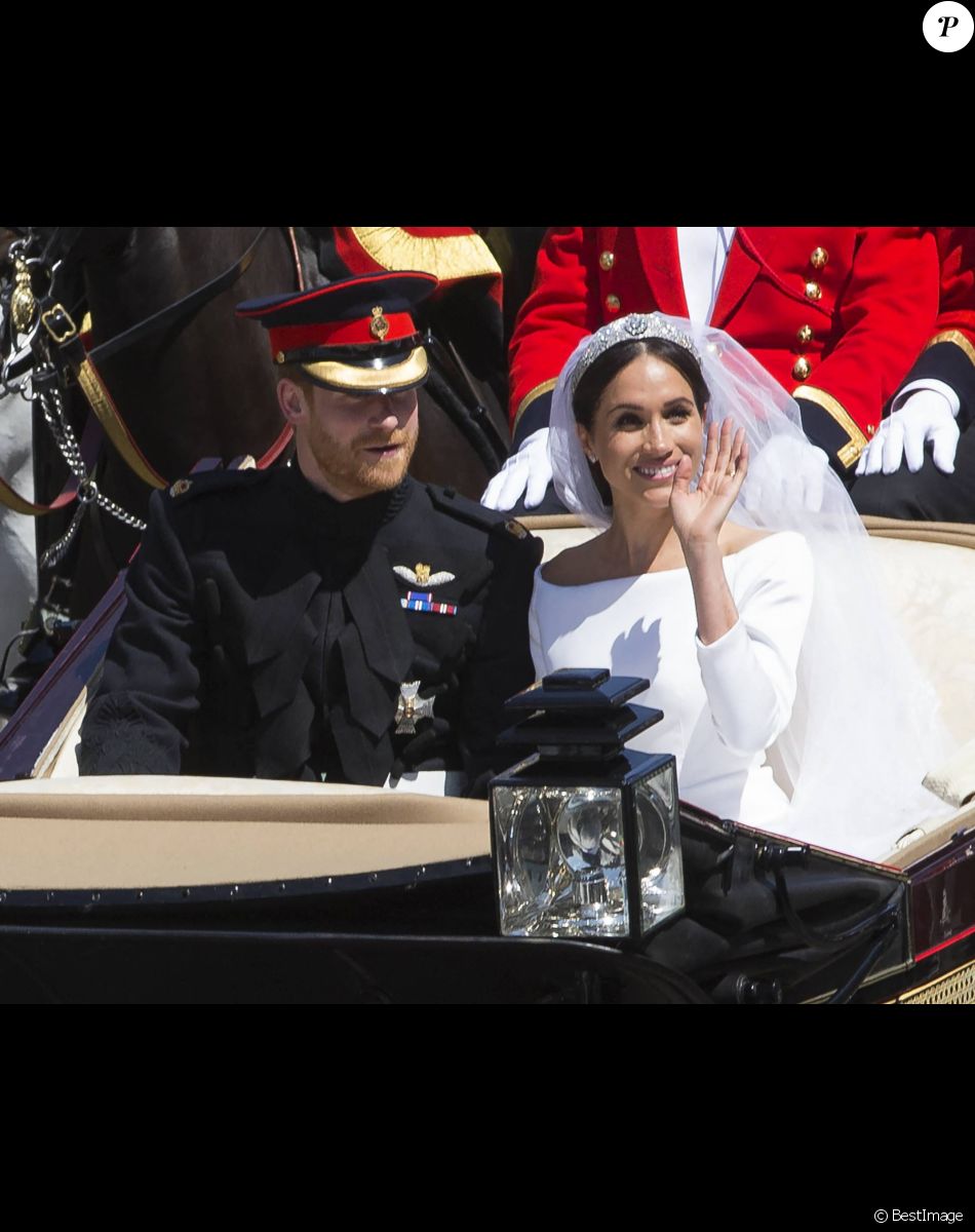 Le prince Harry et Meghan Markle en calèche après la cérémonie de leur mariage au château de Windsor. Royaume Uni.