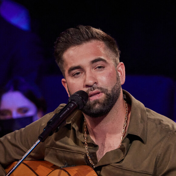 Exclusif - Kendji Girac - Enregistrement de l'émission "Allez viens je t'emmène...Au Music Hall" au Studio Gabriel à Paris, qui sera diffusée le 28 mai sur France 3. Le 6 avril 2021 © Cyril Moreau / Bestimage 