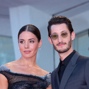 Pierre Niney et sa compagne Natasha Andrews au Festival du Film de Venise en septembre 2020.