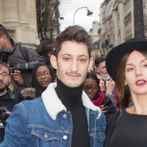 Pierre Niney et Natasha Andrews au défilé Dior Homme à Paris en janvier 2018.