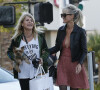 Laeticia Hallyday fait du shopping avec sa mère Françoise Thibaut à Los Angeles en 2019.