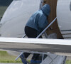 Kanye West quitte le sud de la France en jet privé et atterrit à l'aéroport de Teterborough, dans l'État du New Jersey, accompagné d'Irina Shayk. Le 9 juin 2021.