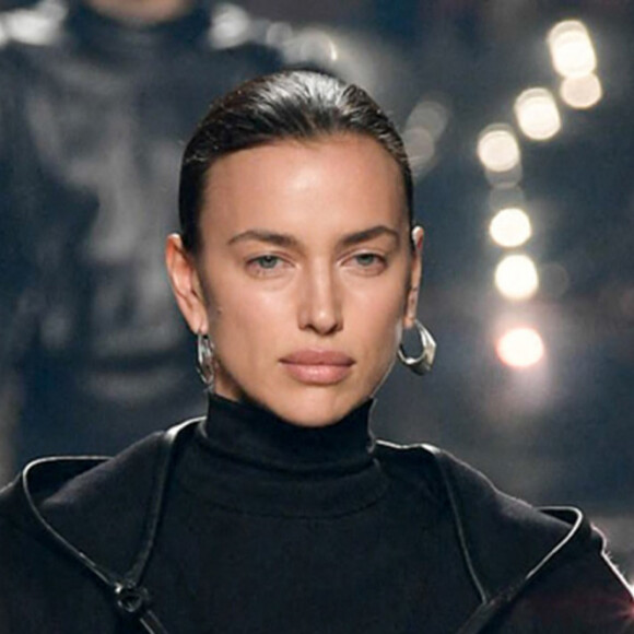 Irina Shayk défile pour Isabel Marant à Paris. Le 28 février 2020.