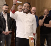 Mohamed Cheikh, gagnant de la douzième saison de "Top Chef", soutenu par ses proches.
