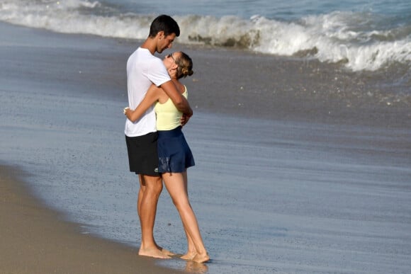 Novak Djokovic passe ses vacances avec sa femme Jelena et ses enfants Stefan et Tara sur une plage de Marbella en Espagne