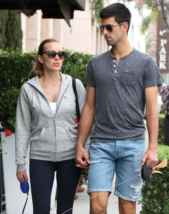Exclusif - Novak Djokovic et sa femme Jelena Ristic promènent leurs chiens à West Hollywood, le 10 mars 2015. 