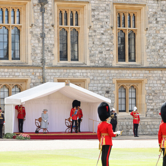 La reine Elizabeth II assiste à la parade Trooping The Colour, célébrant son 95e anniversaire, au Château de Windsor. Le 12 juin 2021.