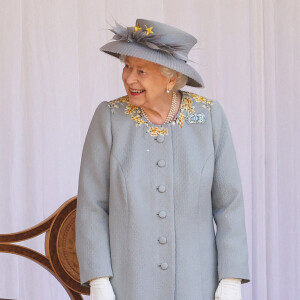 La reine Elizabeth II, souriante, a assisté à la parade Trooping The Colour, célébrant son 95e anniversaire, au Château de Windsor.