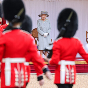 La reine Elizabeth II assiste à la parade Trooping The Colour, célébrant son 95e anniversaire, au Château de Windsor. Le 12 juin 2021.