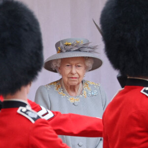 La reine Elizabeth II assiste à la parade Trooping The Colour, célébrant son 95e anniversaire, au Château de Windsor. Le 12 juin 2021.