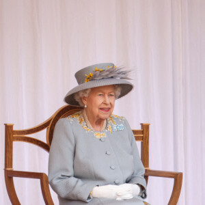 La reine Elizabeth II assiste à la parade Trooping The Colour, célébrant son 95e anniversaire, au Château de Windsor. Le 12 juin 2021.