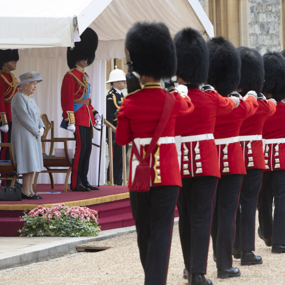 La reine Elizabeth II assiste à la parade Trooping The Colour, célébrant son 95e anniversaire, au Château de Windsor. Le 12 juin 2021.