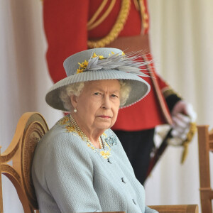 La reine Elizabeth II assiste à la parade Trooping The Colour, célébrant son 95e anniversaire, au Château de Windsor. Le 12 juin 2021.
