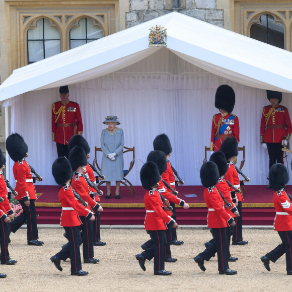 La reine Elizabeth II assiste à la parade Trooping The Colour, célébrant son 95e anniversaire, au Château de Windsor. Le 12 juin 2021.