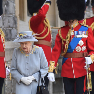La reine Elizabeth II, suivie par son cousin le prince Edward, duc de Kent, lors de la parade Trooping The Colour, célébrant son 95e anniversaire, au Château de Windsor. Le 12 juin 2021.
