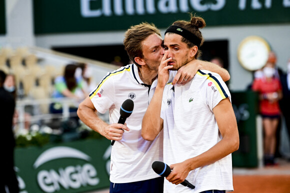 Pierre-Hugues Herbert et Nicolas Mahut remportent le double masculin lors des internationaux de France Roland Garros à Paris le 12 juin 2021 © JB Autissier / Panoramic / Bestimage 