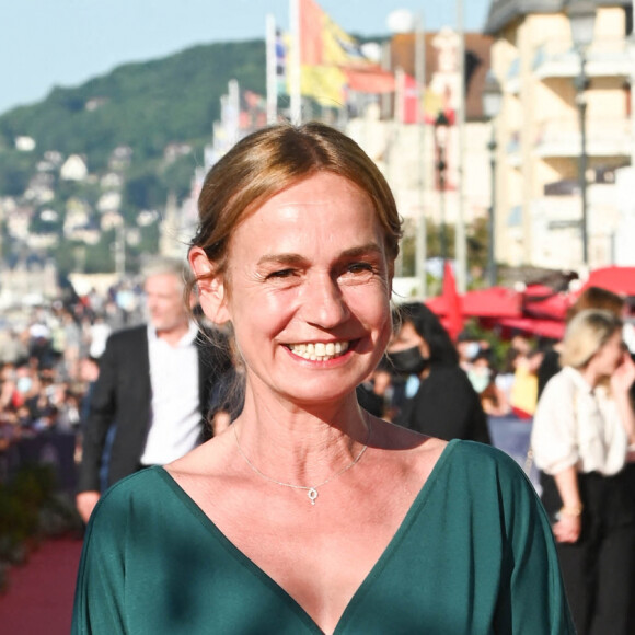 Sandrine Bonnaire assiste à la cérémonie de clôture du 35ème festival de Cabourg, le 12 juin 2021. © Coadic Guirec/Bestimage