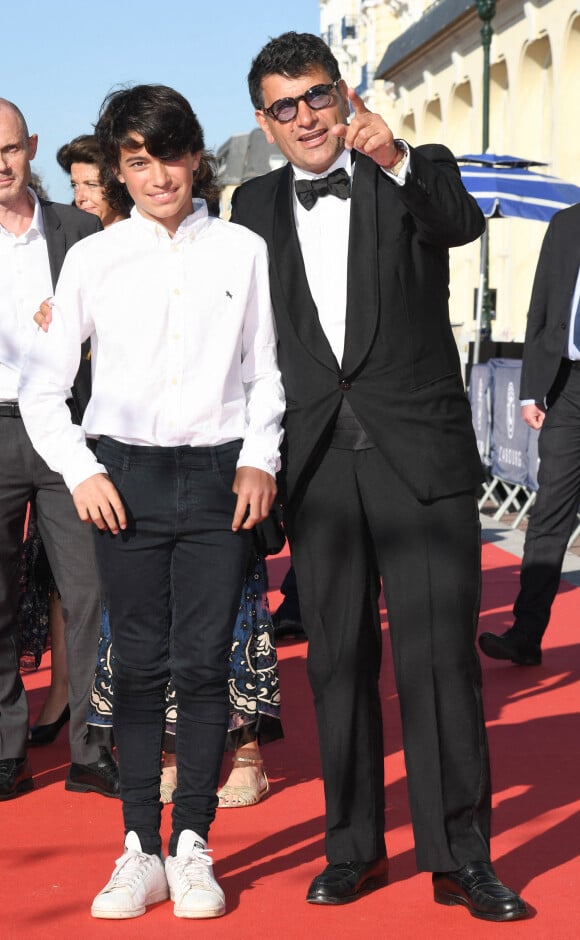 Tristan Duval et son fils assistent à la cérémonie de clôture du 35ème festival de Cabourg, le 12 juin 2021. © Coadic Guirec/Bestimage