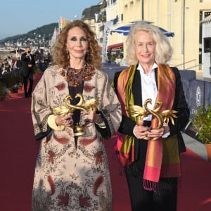 Marisa Berenson et Brigitte Fossey, honorées pour l'ensemble de leurs carrières respectives lors de la remise des prix du 35ème festival de Cabourg, le 12 juin 2021. © Coadic Guirec / Bestimage