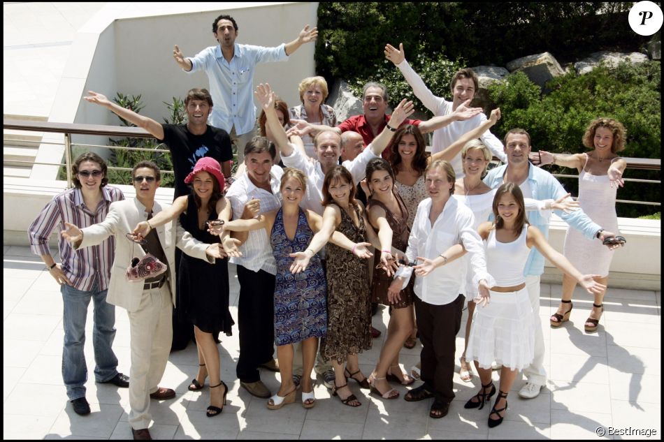 Les acteurs de la série "Plus belle la vie" Geoffrey Sauveaux, Ambroise Michel, Laurent Kérusoré, Alexandre Fabre, Pierre Martot, Aurélie Vaneck, Cécilia Hornus, Thierry Ragueneau, Dounia Coesens, Serge Dupire, Rebecca Hampton, Richard Guedj, Laetitia Milot, Michel Cordes, Sylvie Flepp, Julien Duval, Colette Renard et Sofiane Belmouden au 45e Festtival de la télévision de Monte Carlo, le 27 juin 2005.