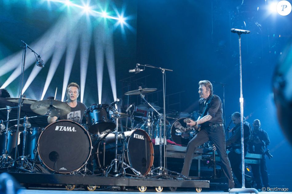 Exclusif - David Hallyday et Johnny Hallyday lors du "Born Rocker Tour", juin 2013
