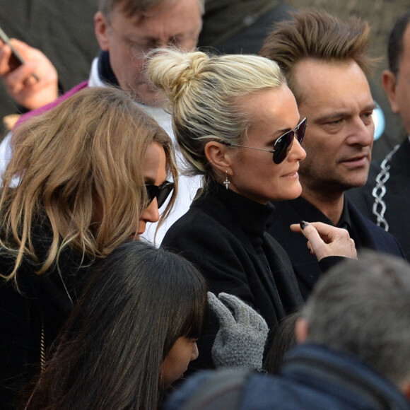 Laeticia Hallyday, ses filles Joy et Jade, Laura Smet, David Hallyday - Sorties de l'église de la Madeleine après les obsèques de Johnny Hallyday à Paris le 9 décembre 2017. © Veeren / Bestimage 