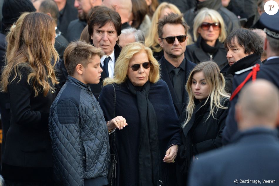 Cameron Smet, Sylvie Vartan, sa fille Darina Scotti, David Hallyday - Sorties de l'église de la Madeleine après les obsèques de Johnny Hallyday à Paris. © Veeren / Bestimage