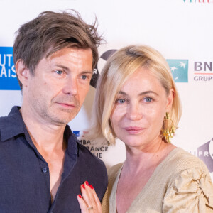 Emmanuelle Béart et le réalisateur Ludovic Bergery présentent le film "L'Etreinte" au festival du cinéma français, à l'hôtel St Regis à Rome. Le 14 juin 2021.