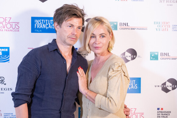 Emmanuelle Béart et le réalisateur Ludovic Bergery présentent le film "L'Etreinte" au festival du cinéma français, à l'hôtel St Regis à Rome. Le 14 juin 2021.
