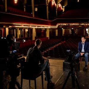 Exclusif - Rendez-vous avec Pierre Palmade au Casino de Paris, pour le documentaire "L'homme qui aime l'humour", qui sera diffusé le 17 juin sur la chaine Comédie puis sur C8. Le 9 mars 2021 © Cyril Moreau / Bestimage