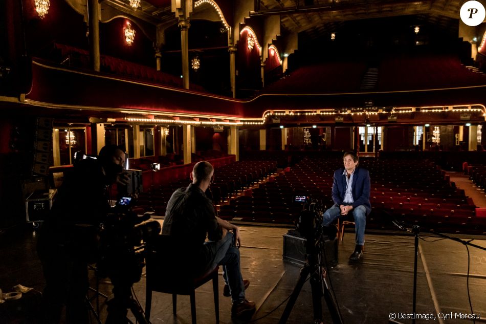 Exclusif - Rendez-vous avec Pierre Palmade au Casino de Paris, pour le documentaire "L'homme qui aime l'humour", qui sera diffusé le 17 juin sur la chaine Comédie puis sur C8. Le 9 mars 2021 © Cyril Moreau / Bestimage