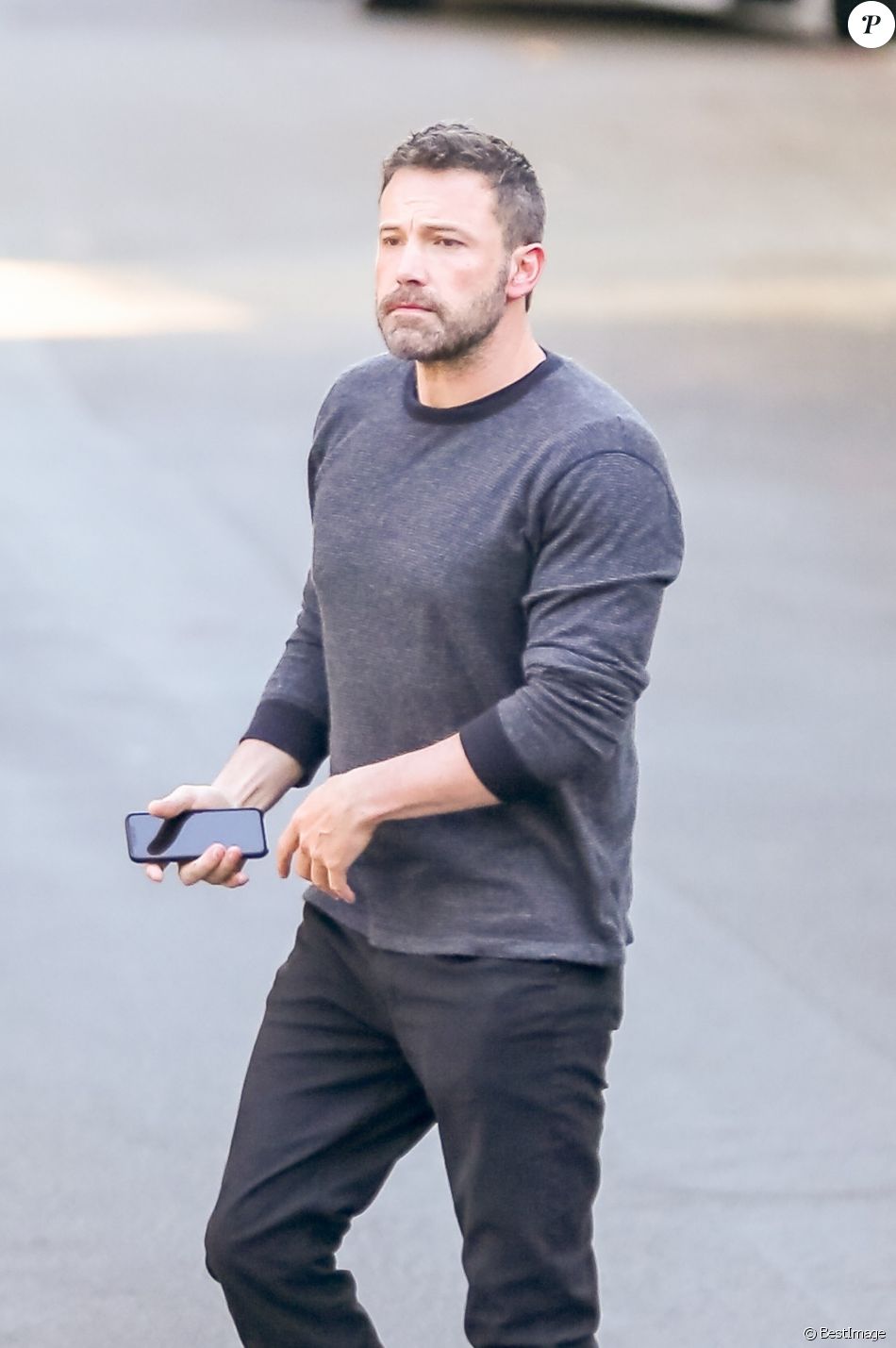 Après avoir passé du temps avec sa nouvelle compagne, Ben Affleck, qui a l'air en pleine forme arrive pour retrouver ses enfants à Brentwood.Los Angeles le 17 mars 2020.