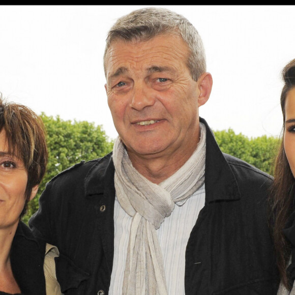 Pierre Lemarchal, sa femme Laurence et Karine Ferri lors de la marche contre la leucémie avec l'association Laurette Fugain.