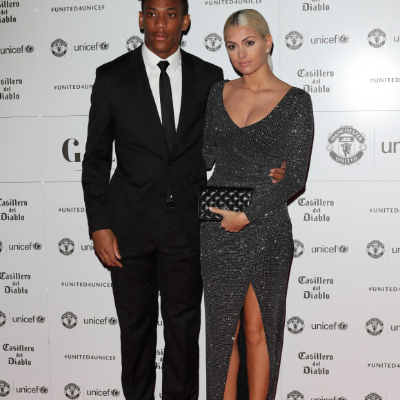 Anthony Martial et sa compagne Mélanie da Cruz sont apparus pour la première fois en public au photocall du dîner de gala "The United for UNICEF" au stade Old Trafford à Manchester, Royaume Uni, le 31 octobre 2016.