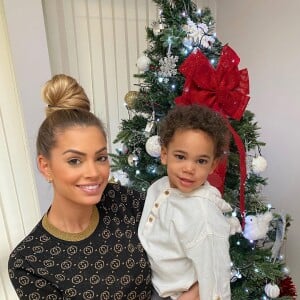 Mélanie Da Cruz, candidate de télé-réalité mariée à son chéri footballeur Anthony Martial. Ils sont parents de l'adorable petit Swan.